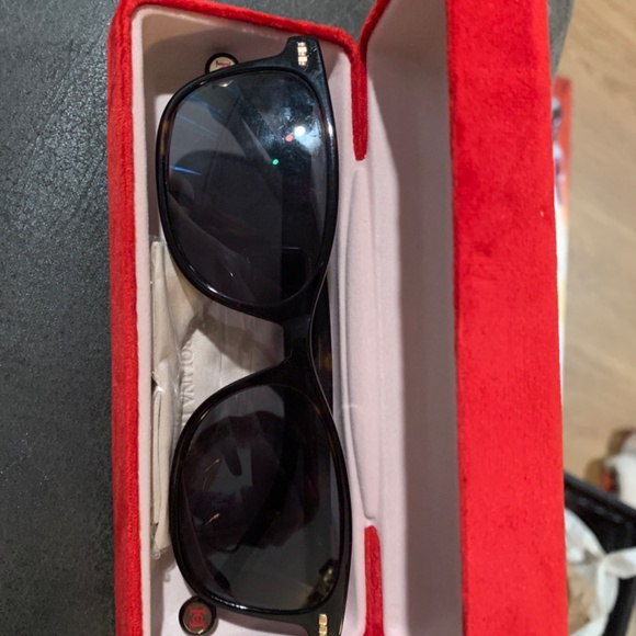 Carolina Herrera sunglass bnwt in original box - Picture 5 of 5